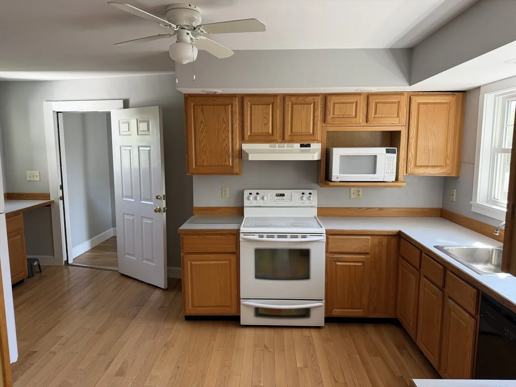 3 bed, 1 bath apartment for rent at 56 South Main St Unit 2, Uxbridge — photo 5 of 23