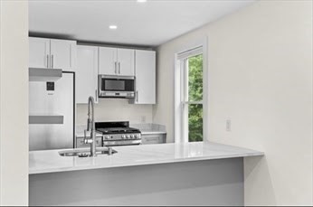 2 bed, 1 bath apartment for rent at 56 Spring St Unit 2, Cohasset — photo 4 of 13