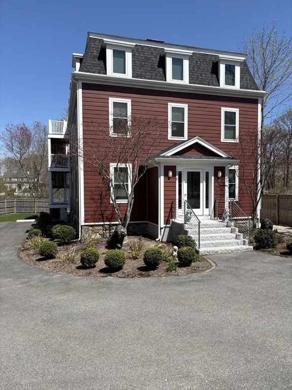 2 bed, 1 bath apartment for rent at 56 Spring St Unit 3, Cohasset