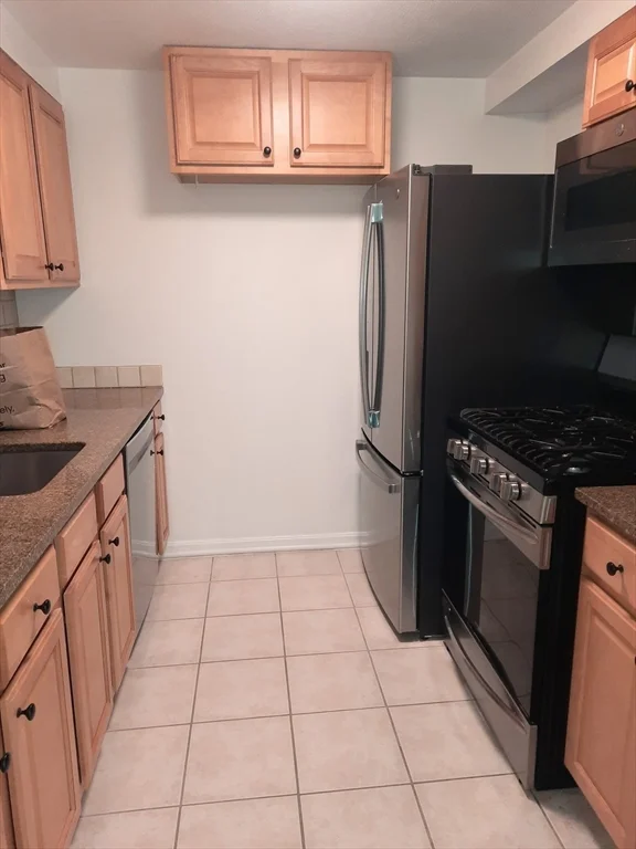 1 bed, 1 bath apartment for rent at 56 Townsend St Unit B 13, Abington — photo 2 of 6