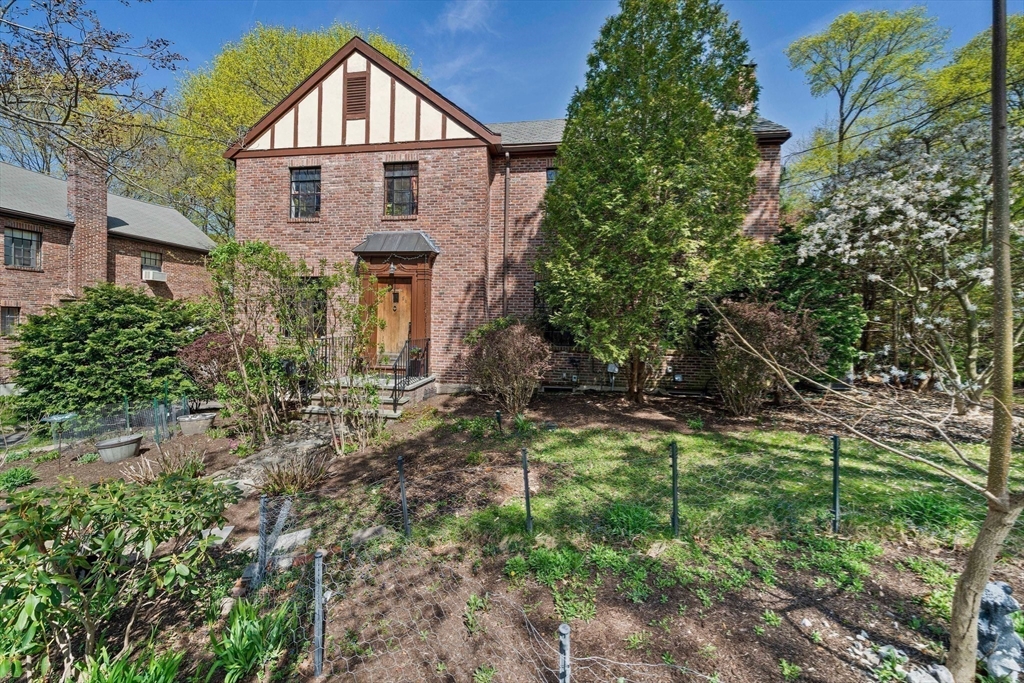 3 bed, 2 bath apartment for rent at 56 West Boulevard Rd, Newton Center — photo 19 of 19