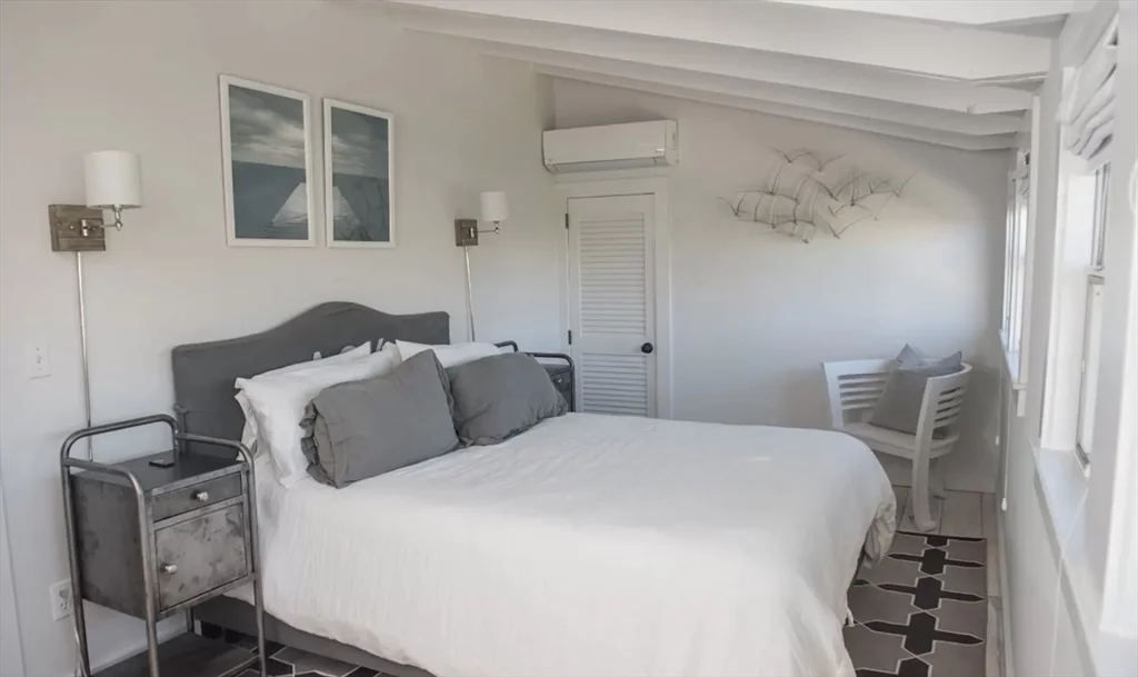 5 bed, 4+ bath apartment for rent at 56 Walsh St Unit WEEKLY, Nantucket — photo 11 of 19