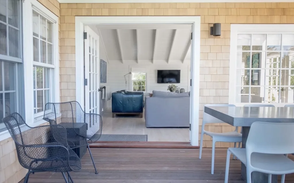 5 bed, 4+ bath apartment for rent at 56 Walsh St Unit WEEKLY, Nantucket — photo 3 of 19
