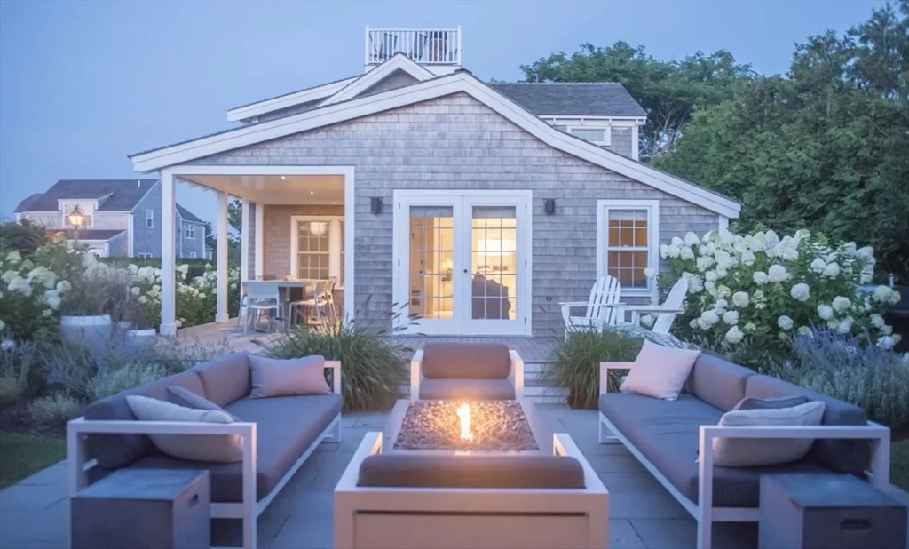 5 bed, 4+ bath apartment for rent at 56 Walsh St Unit WEEKLY, Nantucket — photo 1 of 19