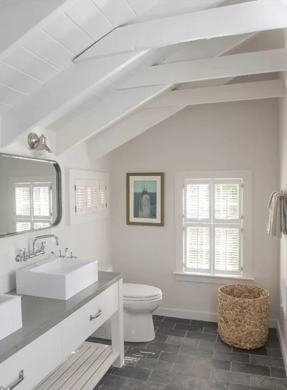 5 bed, 4+ bath apartment for rent at 56 Walsh St Unit WEEKLY, Nantucket — photo 14 of 19