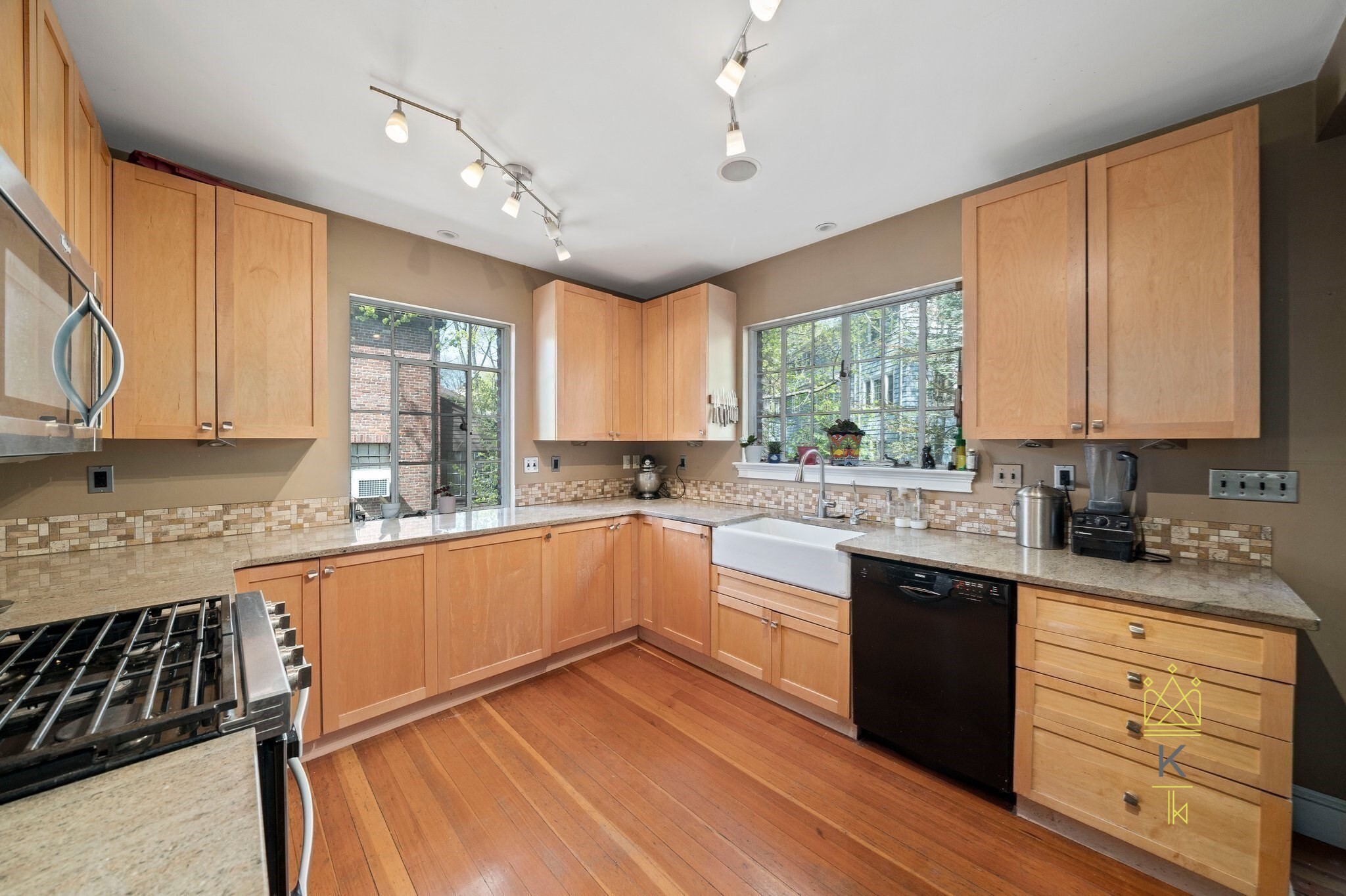 3 bed, 2.5 bath apartment for rent at 56 West Boulevard Rd Unit 1, Newton Centre — photo 5 of 19