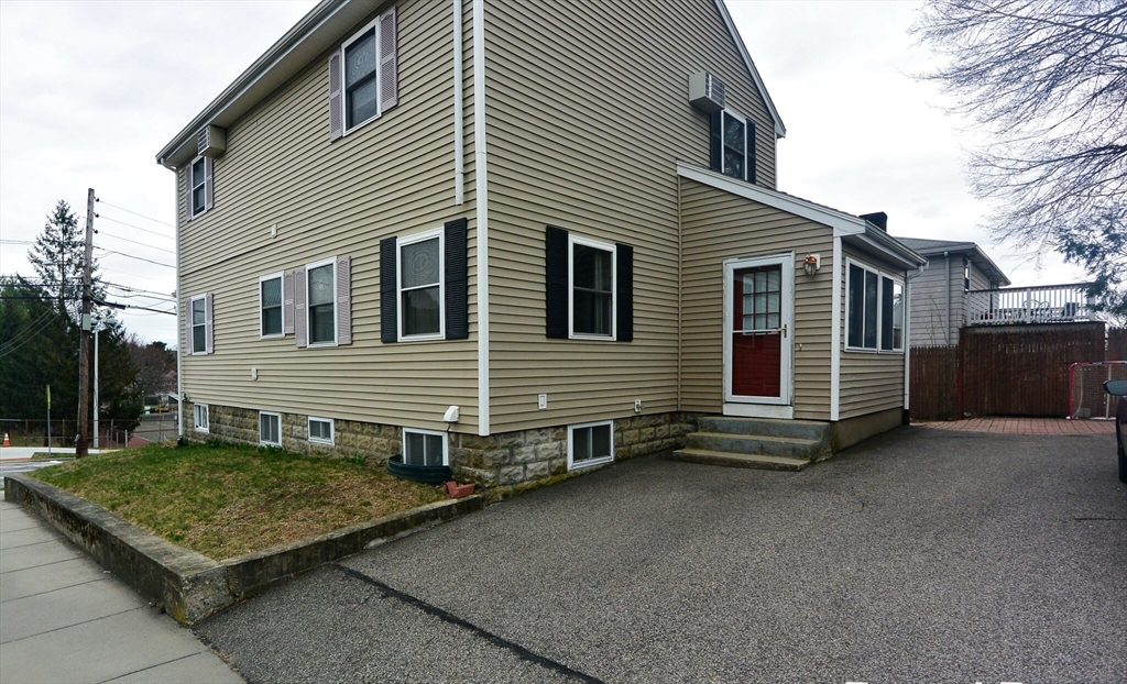5 bed, 3 bath apartment for rent at 56 Westminster Ave, Watertown