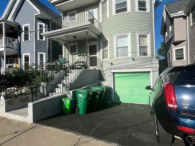 2 bed, 1 bath apartment for rent at 56 William St Unit 3, South Medford — photo 1 of 12