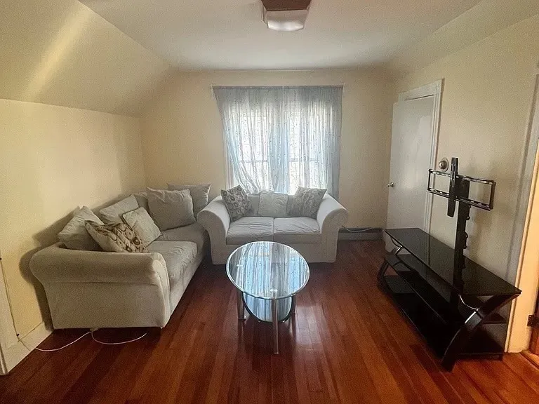 2 bed, 1 bath apartment for rent at 56 William St Unit 3, South Medford — photo 3 of 12