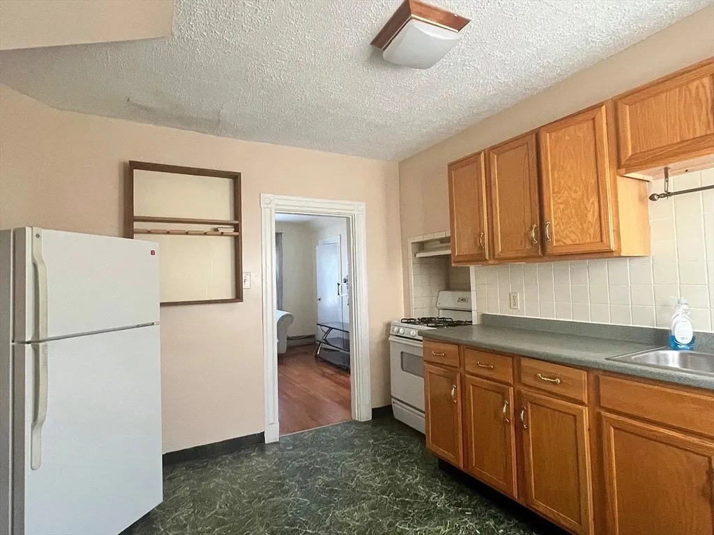 2 bed, 1 bath apartment for rent at 56 William St Unit 3, South Medford — photo 6 of 12