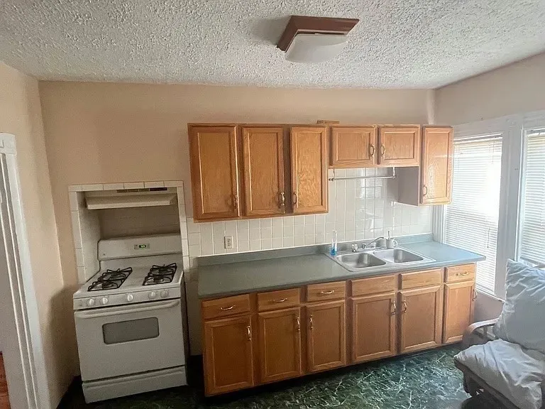 2 bed, 1 bath apartment for rent at 56 William St Unit 3, South Medford — photo 5 of 12