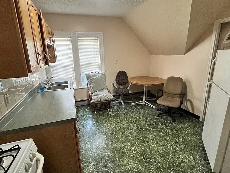 2 bed, 1 bath apartment for rent at 56 William St Unit 3, South Medford — photo 7 of 12