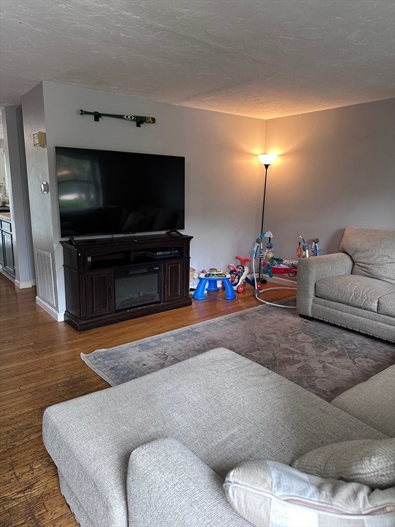 2 bed, 1 bath apartment for rent at 560 Bedford St Unit C2, Abington — photo 5 of 18