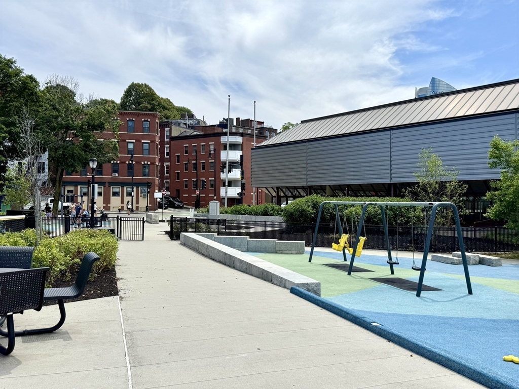 2 bed, 1 bath apartment for rent at 560 Commercial St Unit 1, North End — photo 32 of 36