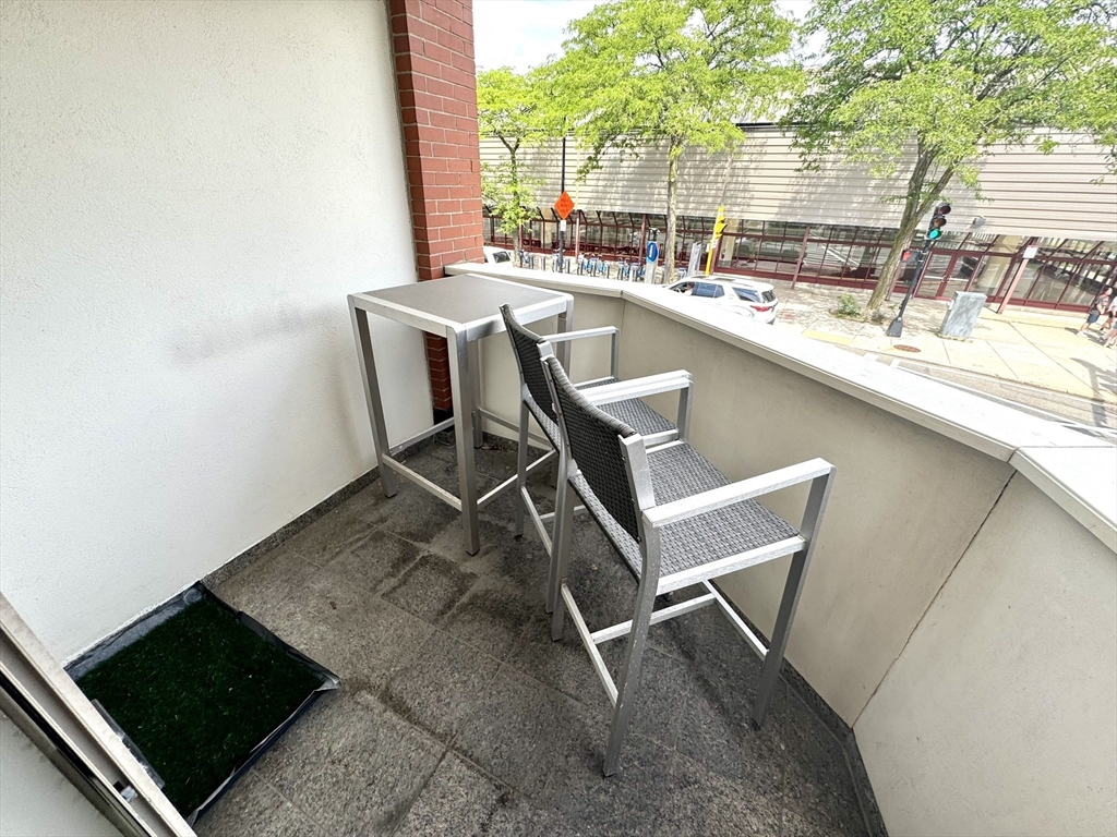 2 bed, 1 bath apartment for rent at 560 Commercial St Unit 1, North End — photo 24 of 36