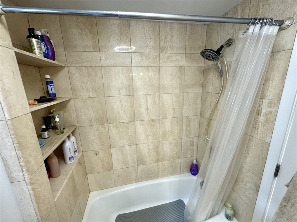2 bed, 1 bath apartment for rent at 560 Commercial St Unit 1, North End — photo 16 of 36