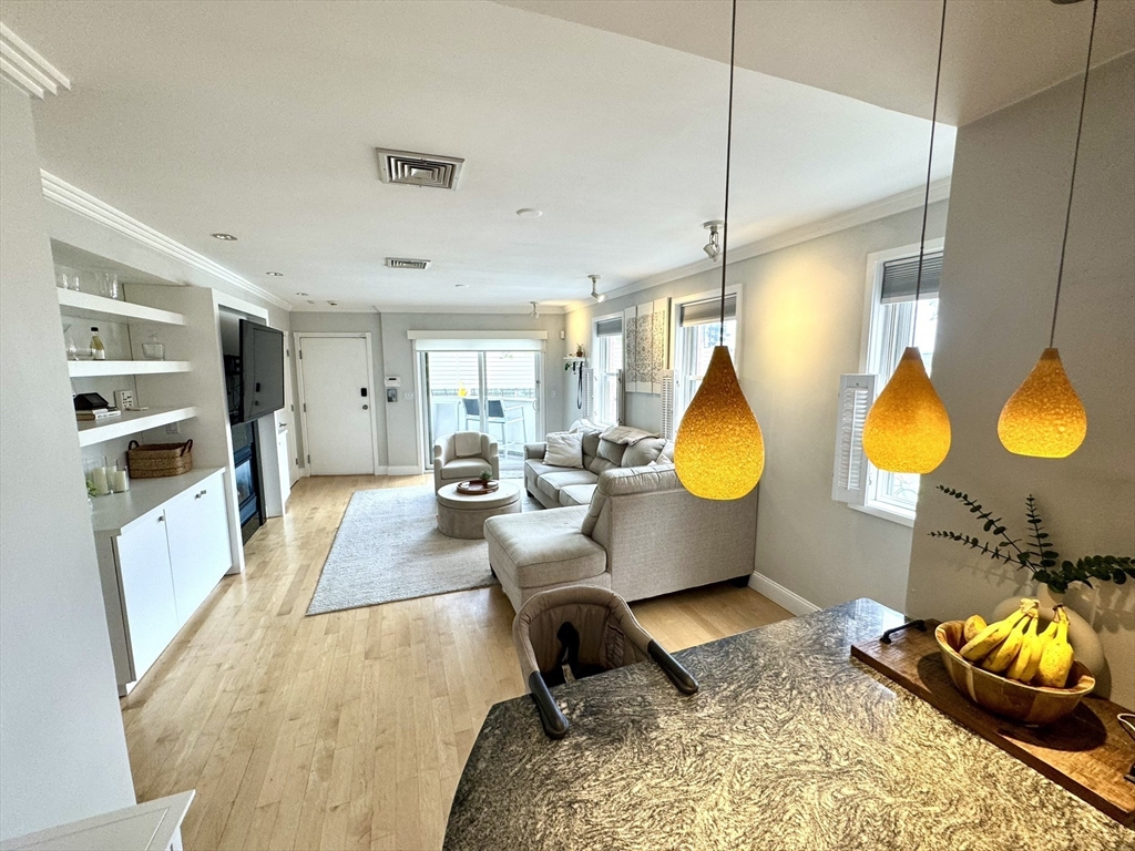 2 bed, 1 bath apartment for rent at 560 Commercial St Unit 1, North End — photo 8 of 36