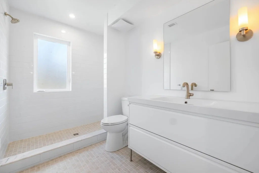 3 bed, 2 bath apartment for rent at 561 Beechwood St Unit SF, Cohasset — photo 14 of 32