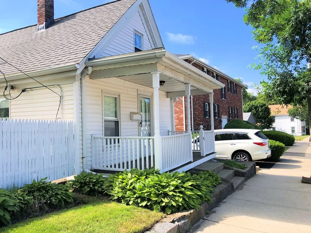 2 bed, 1 bath apartment for rent at 561 Willard St, Quincy — photo 1 of 9