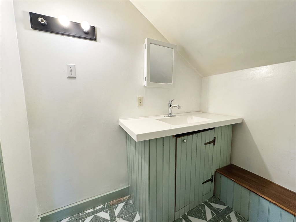 1 bed, 1 bath apartment for rent at 563 N Washington Unit B, North Attleboro — photo 13 of 15