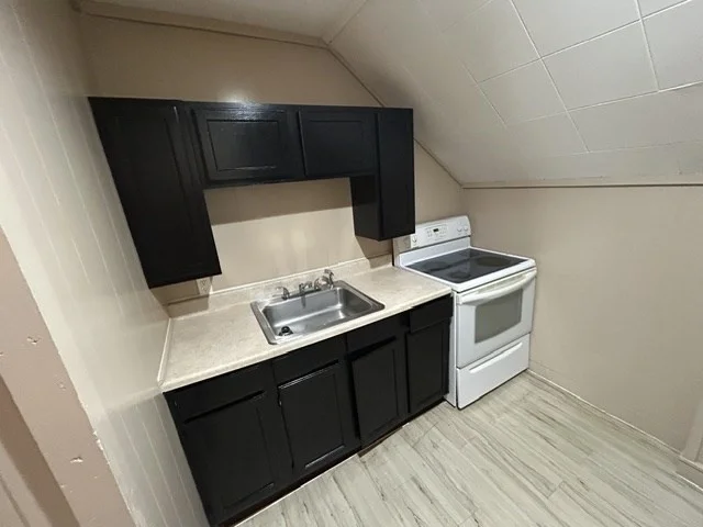 1 bed, 1 bath apartment for rent at 564 Plymouth Ave Unit 3R, Fall River — photo 4 of 6