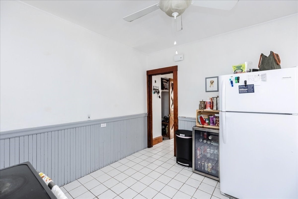 2 bed, 1 bath apartment for rent at 565-567 Riverside Ave Unit 565, Medford — photo 5 of 13
