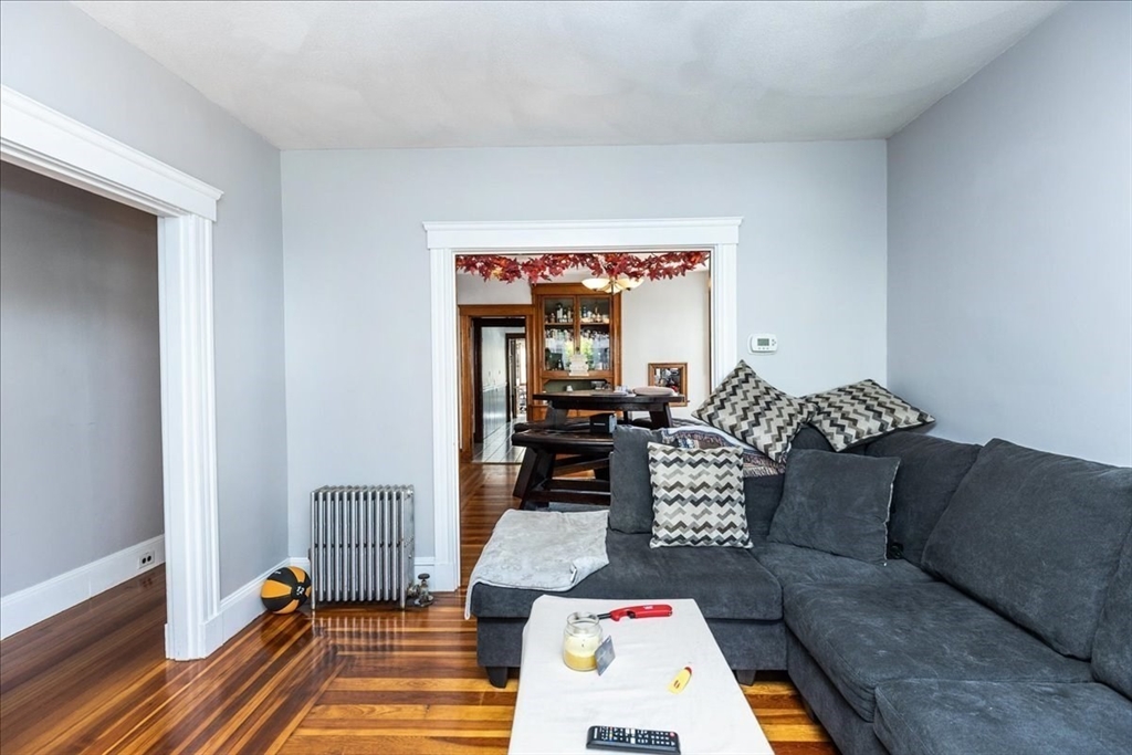 2 bed, 1 bath apartment for rent at 565-567 Riverside Ave Unit 565, Medford — photo 3 of 13