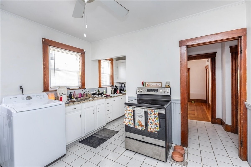 2 bed, 1 bath apartment for rent at 565-567 Riverside Ave Unit 565, Medford — photo 4 of 13