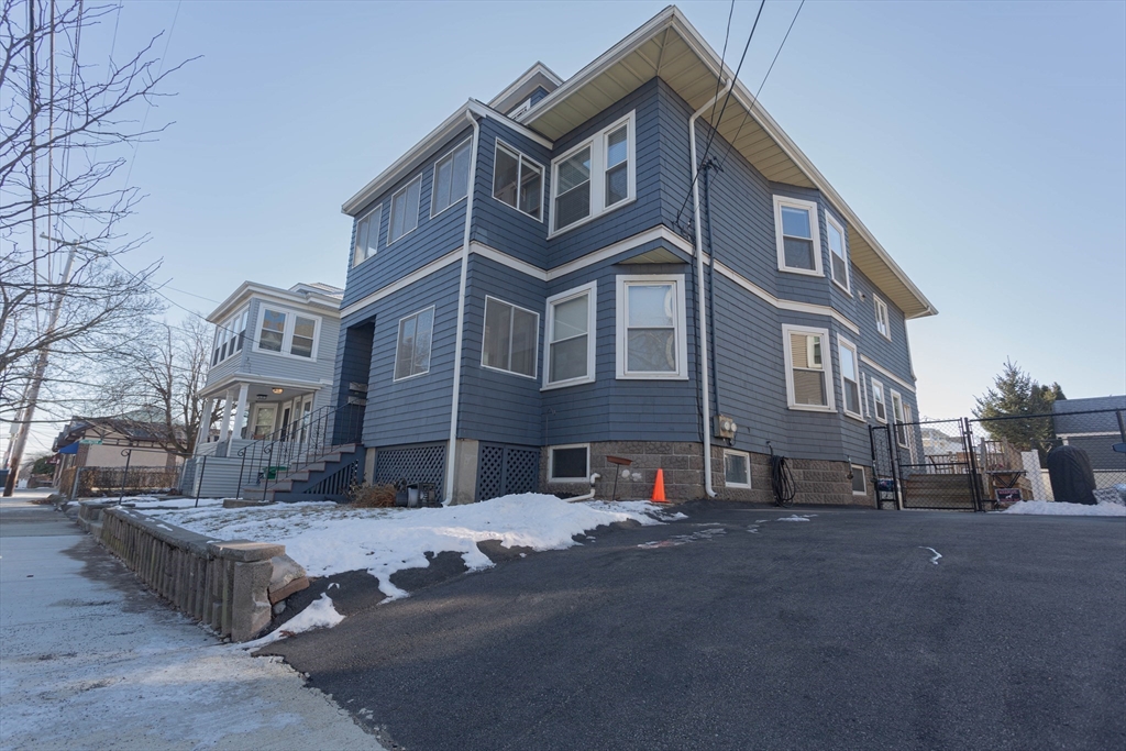 3 bed, 1 bath apartment for rent at 565-567 Riverside Ave Unit 567, Medford