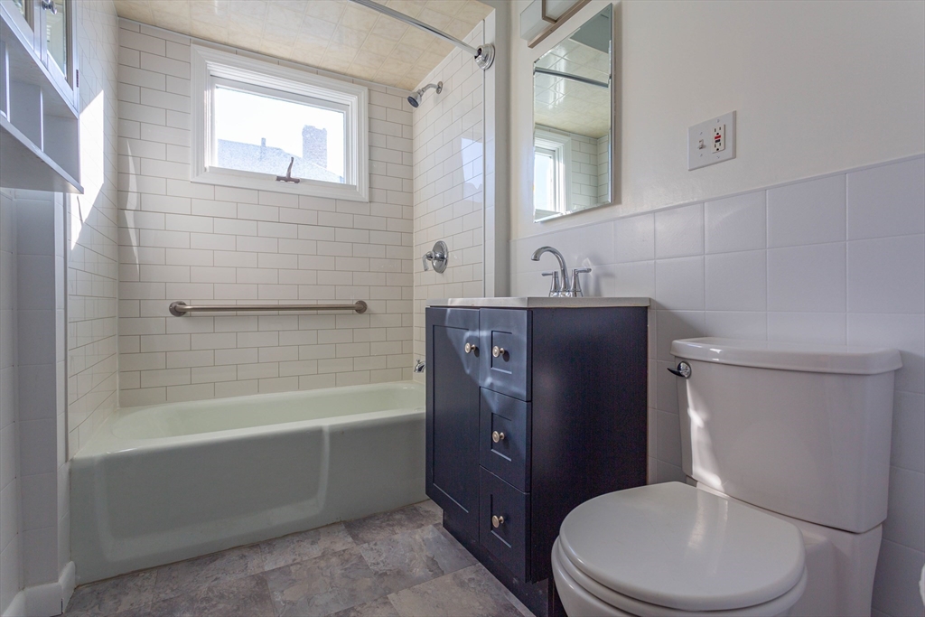 3 bed, 1 bath apartment for rent at 565-567 Riverside Ave Unit 567, Medford — photo 10 of 15