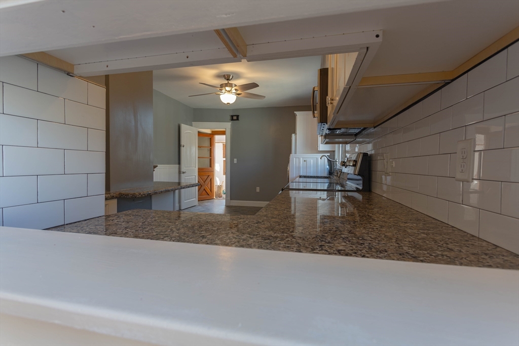 3 bed, 1 bath apartment for rent at 565-567 Riverside Ave Unit 567, Medford — photo 5 of 15
