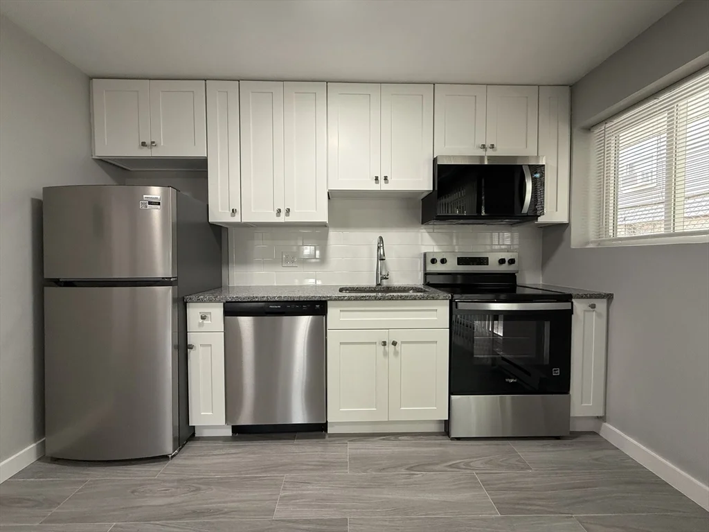 1 bed, 1 bath apartment for rent at 565 Hyde Park Ave Unit 2, Roslindale — photo 8 of 10
