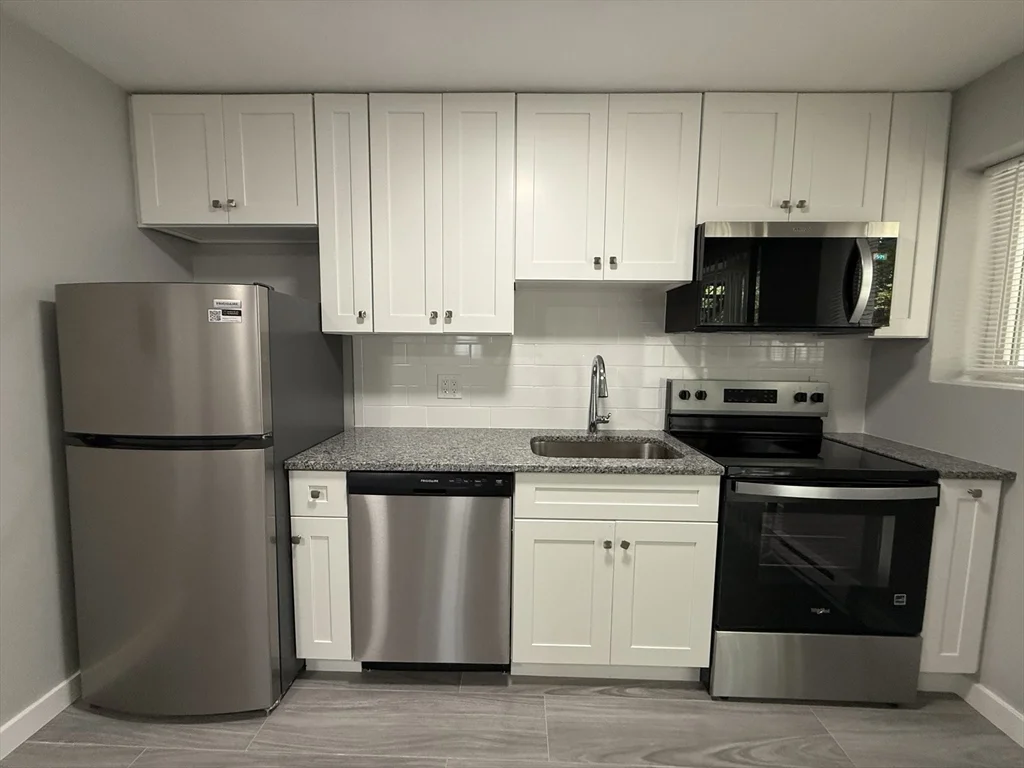 1 bed, 1 bath apartment for rent at 565 Hyde Park Ave Unit 2, Roslindale — photo 1 of 10