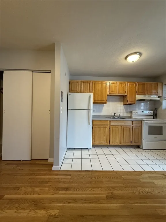 1 bed, 1 bath apartment for rent at 565 Hyde Park Ave Unit 5, Roslindale — photo 9 of 10