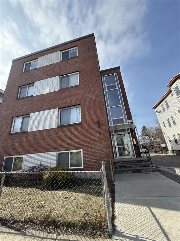 1 bed, 1 bath apartment for rent at 565 Hyde Park Ave Unit 5, Roslindale — photo 1 of 10