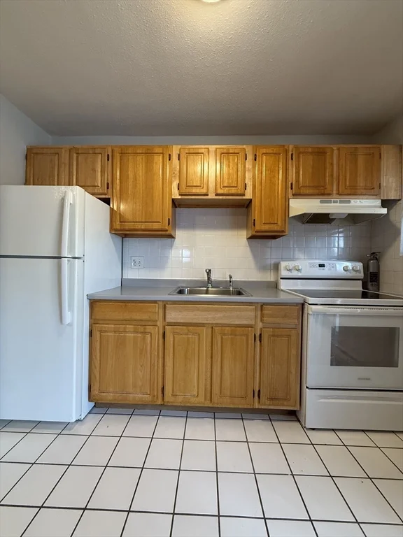 1 bed, 1 bath apartment for rent at 565 Hyde Park Ave Unit 5, Roslindale — photo 2 of 10