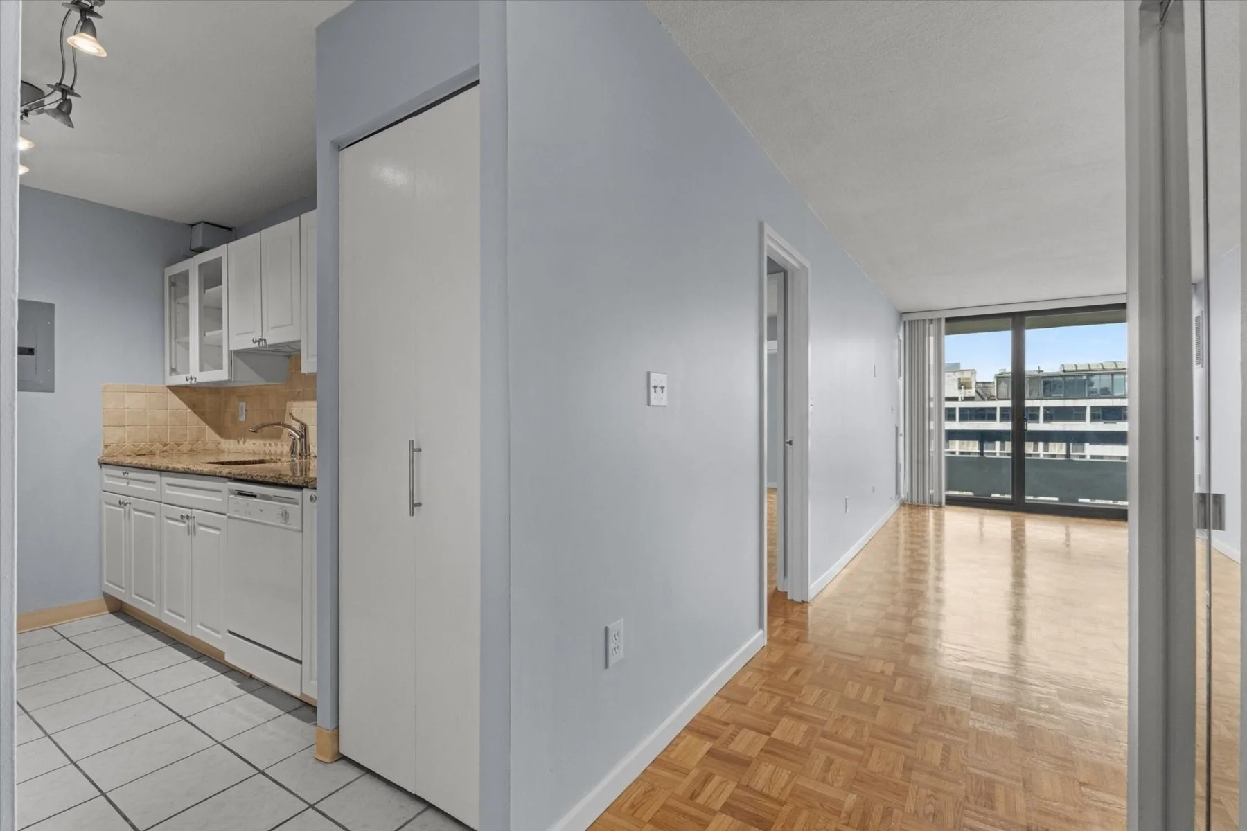 1 bed, 1 bath apartment for rent at 566 Commonwealth Ave Unit 703, Fenway — photo 5 of 14