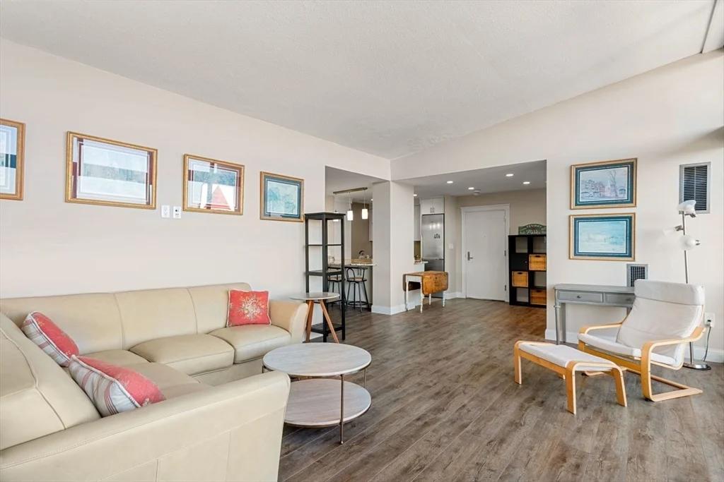 2 bed, 2 bath apartment for rent at 566 Commonwealth Ave Unit PH2, Fenway — photo 4 of 21