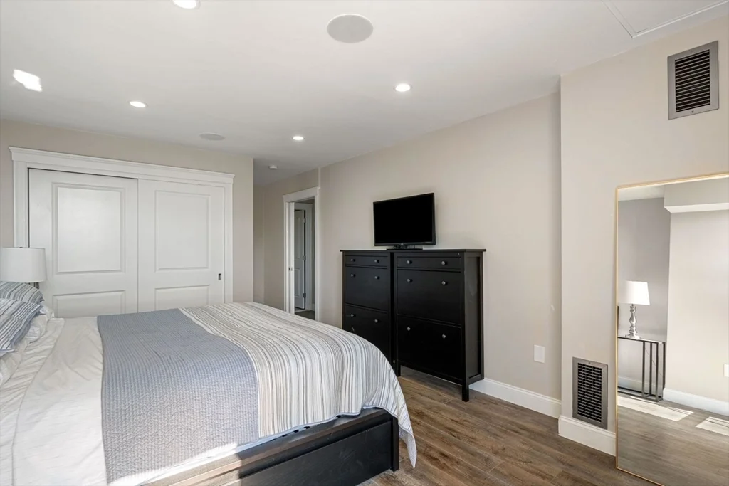 2 bed, 2 bath apartment for rent at 566 Commonwealth Ave Unit PH2, Fenway — photo 11 of 21