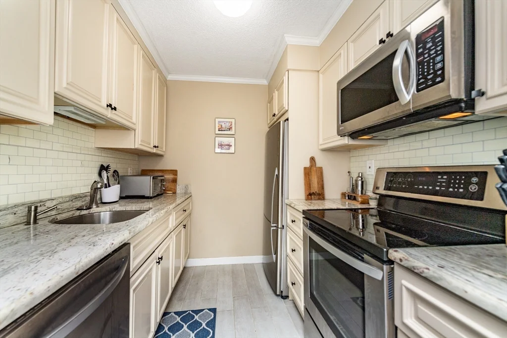 2 bed, 2 bath apartment for rent at 566 Commonwealth Unit 401, Fenway — photo 5 of 23