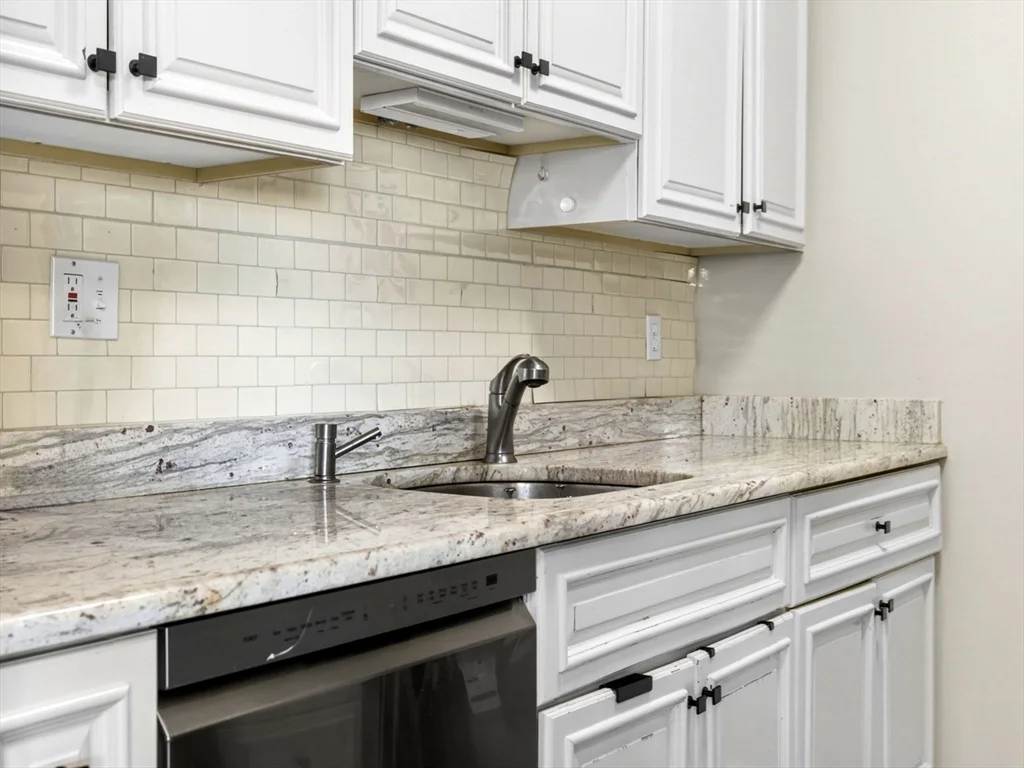 2 bed, 2 bath apartment for rent at 566 Commonwealth Unit 401, Fenway — photo 6 of 23