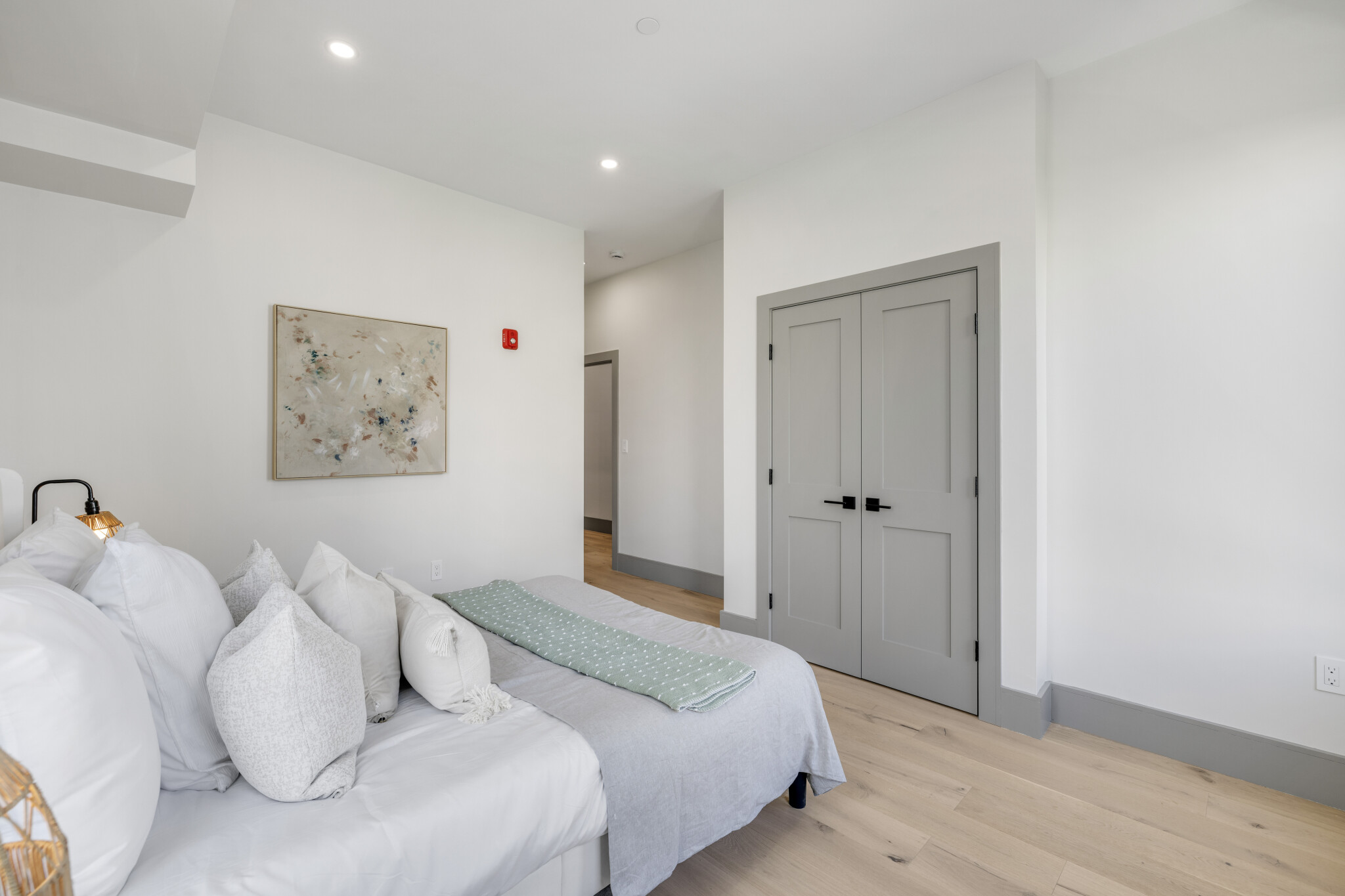 3 bed, 3 bath apartment for rent at 566 East 3rd St Unit 1, South Boston — photo 4 of 22
