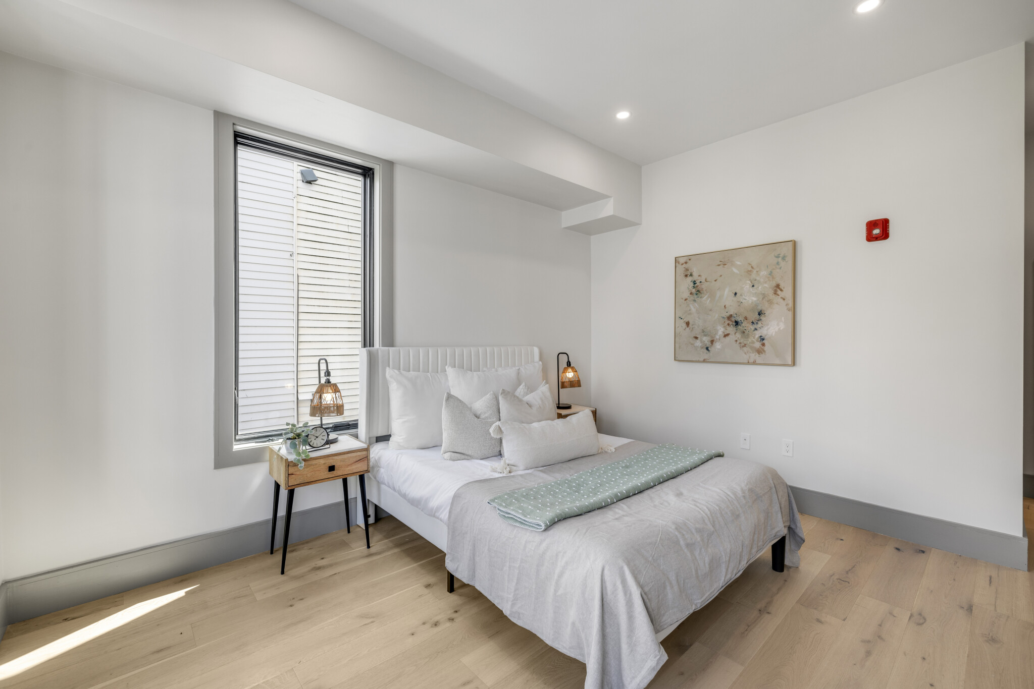 3 bed, 3 bath apartment for rent at 566 East 3rd St Unit 1, South Boston — photo 3 of 22