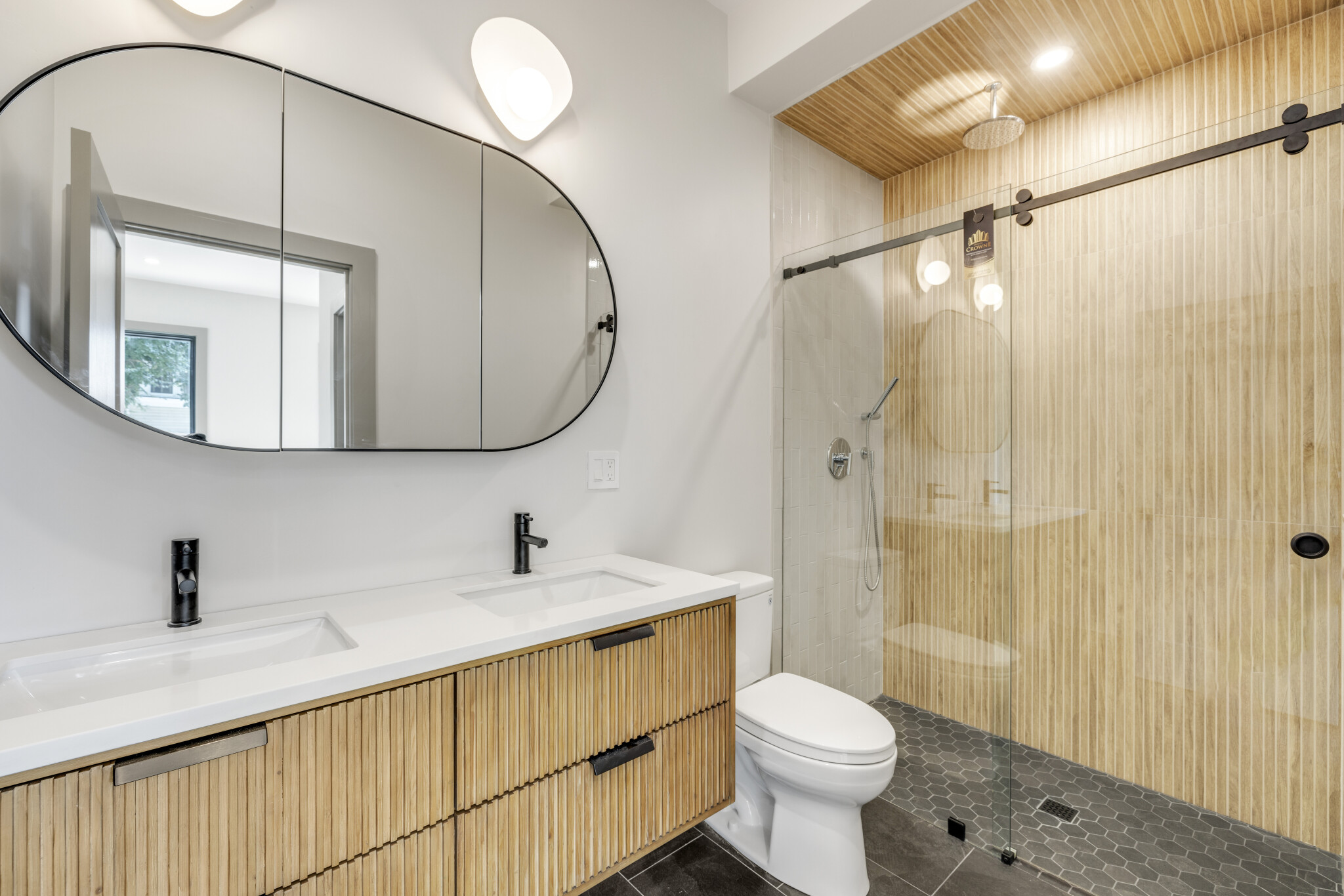 3 bed, 3 bath apartment for rent at 566 East 3rd St Unit 1, South Boston — photo 1 of 22