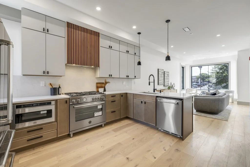 2 bed, 2 bath apartment for rent at 566 East 3rd St Unit 2, South Boston