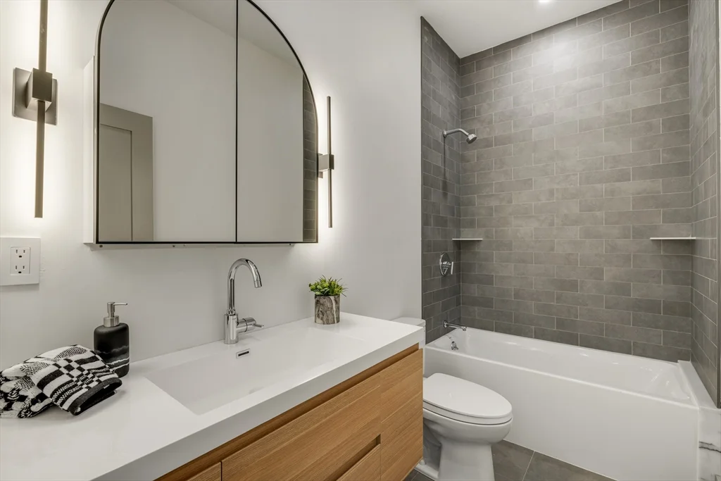 2 bed, 2 bath apartment for rent at 566 East 3rd St Unit 2, South Boston — photo 11 of 20