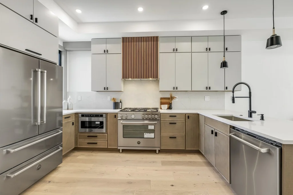2 bed, 2 bath apartment for rent at 566 East 3rd St Unit 2, South Boston — photo 2 of 20