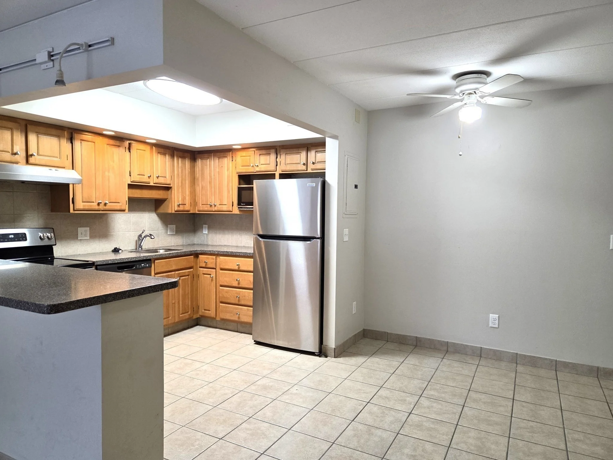 Studio bed, 1 bath apartment for rent at 566 Washington St Unit 16, Weymouth — photo 11 of 17
