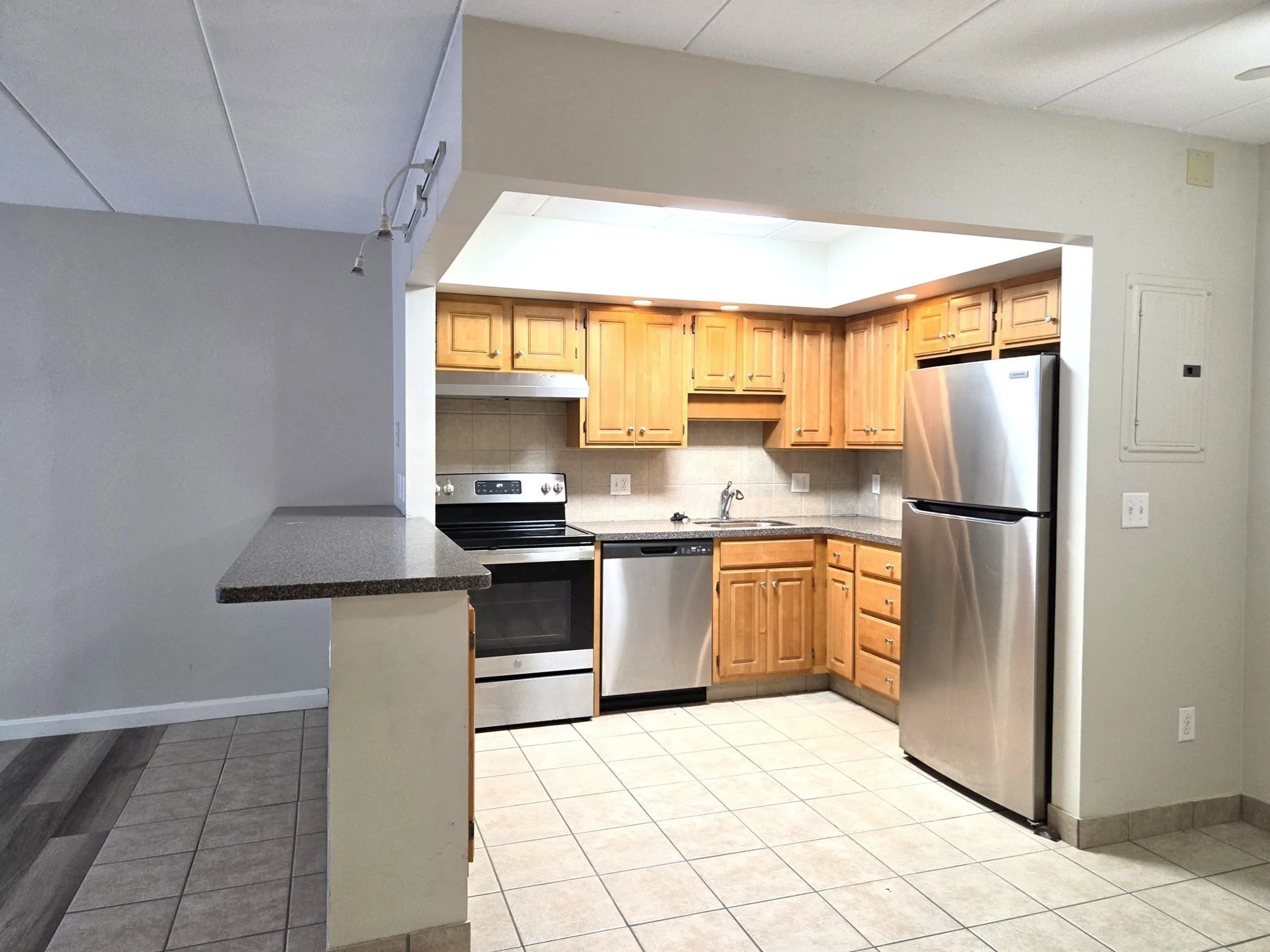 Studio bed, 1 bath apartment for rent at 566 Washington St Unit 16, Weymouth — photo 9 of 17