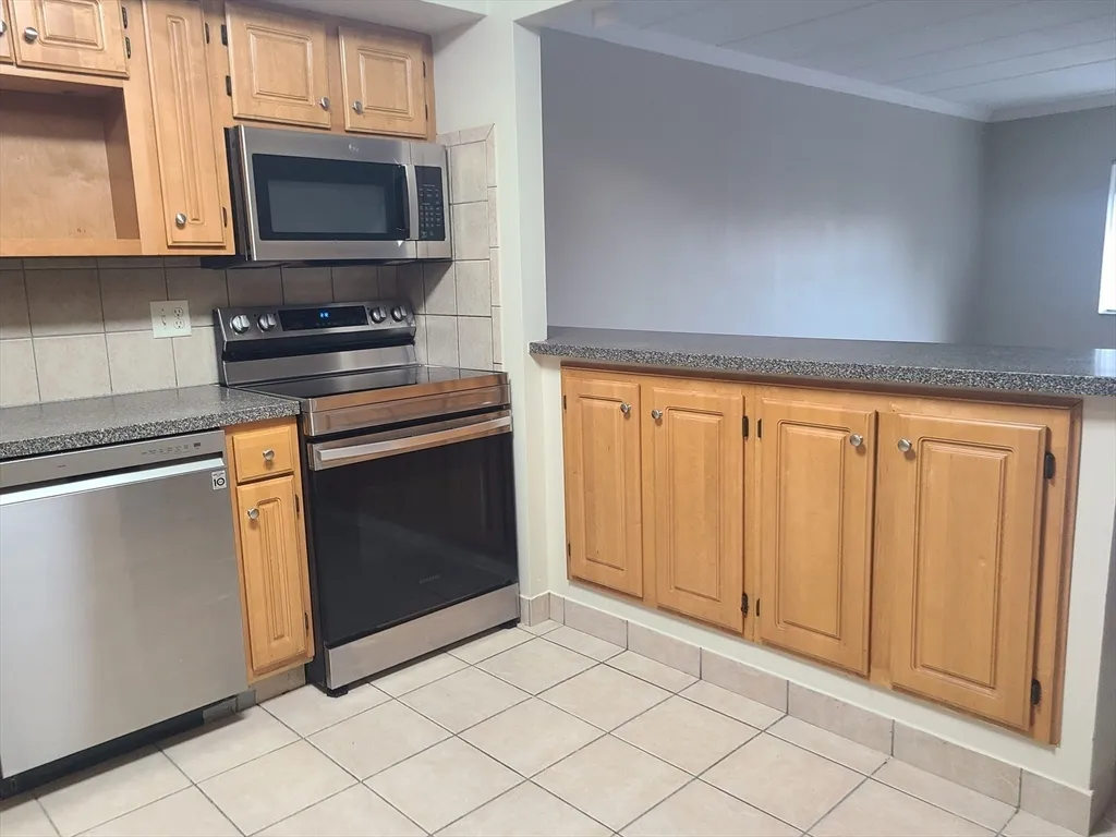 2 bed, 1 bath apartment for rent at 566 Washington St Unit 42, Weymouth — photo 5 of 23